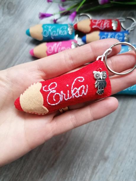 Kľúčenka pastelka,