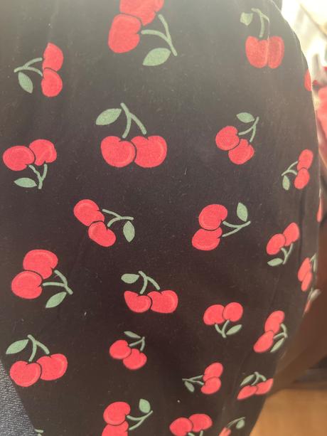 Šaty s čerešničkami, reserved,158