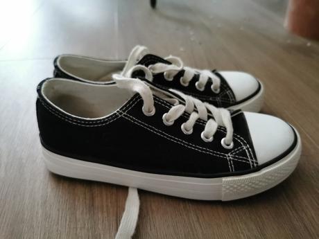 Dievčenské plátenky, 32