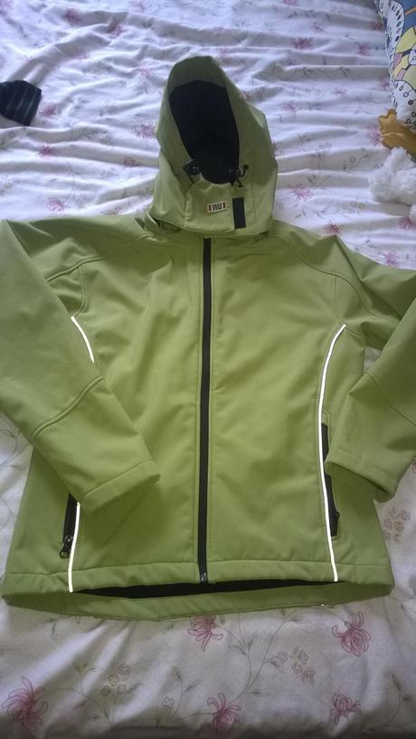 Kvalitná softshellová bunda, s