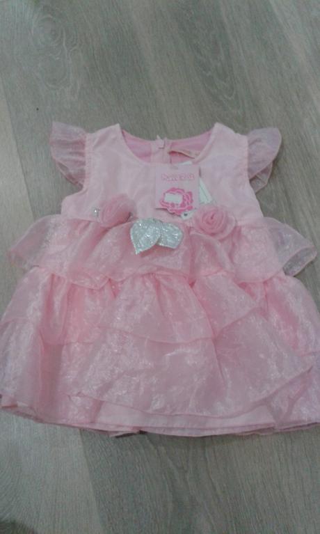 Saténové šaty, 74