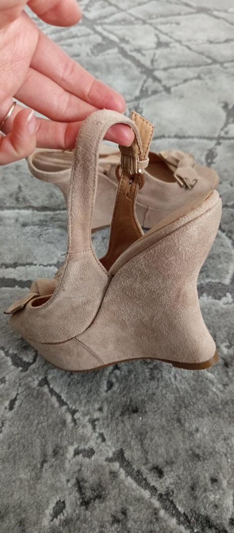 Sandále na platforme, 37