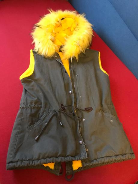 Vesta zateplena skapucou vel. s, s