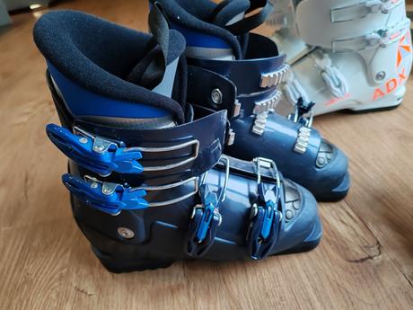 Lyže 80cm, lyžiarky 24,5 a 23,5cm, palice, 