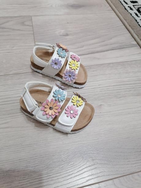 Sandalky, reserved,20