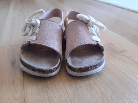 Sandalky, reserved,23