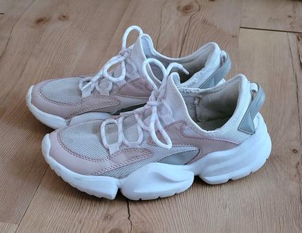 Ultraľahké tenisky, 36