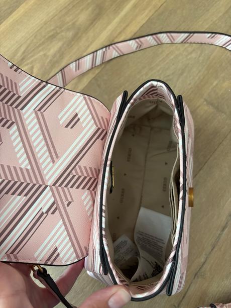 Kabelka guess, guess