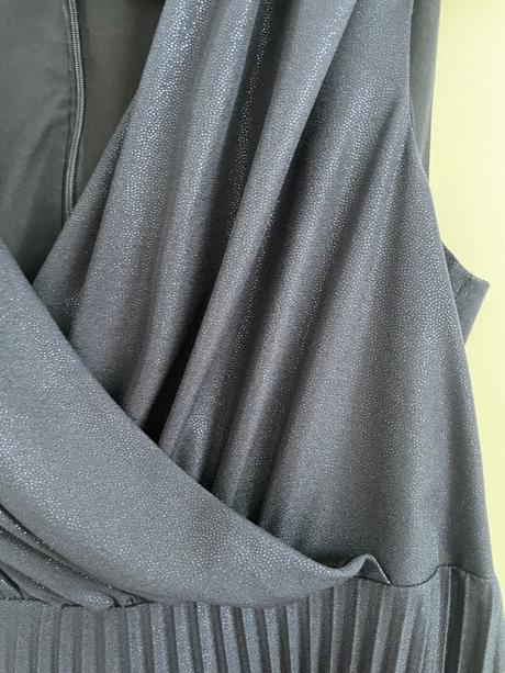 Slávnostné plisované šaty, 44