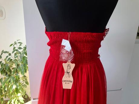 Červené dlhé spoločenské šaty, m / s