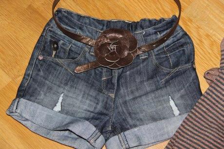 Kraťase s opaskom a pančuškami, next,122