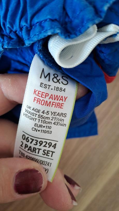 Modré kraťasy+tričko žralok, zn. m&s, veľ. 110, marks & spencer,110
