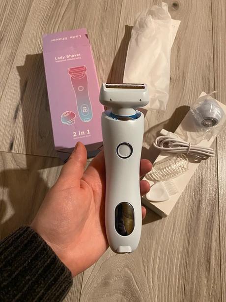 Nový elektrický dámsky holiaci strojček, 