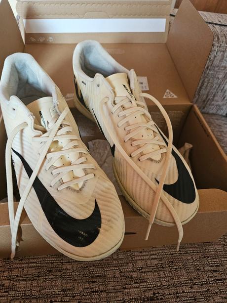 Tenisky nike halovky veľ.42.5, nike,42