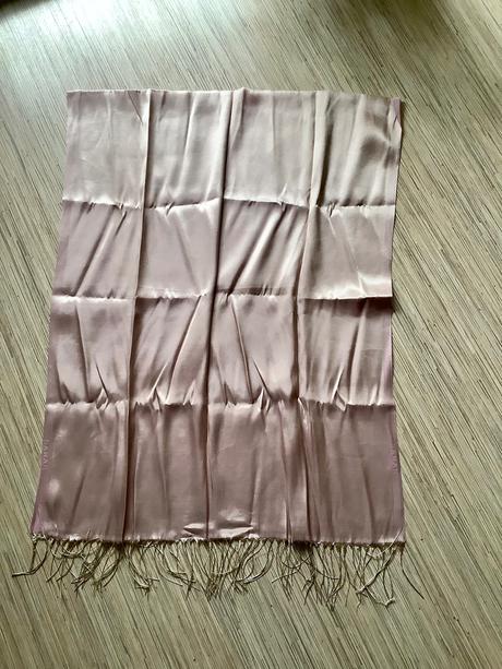 Krasny metalicky šalik, 