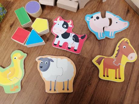 Drevená krabica s hrami,