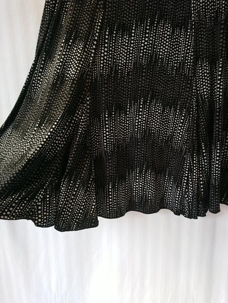 Elastická čierno sivo biela sukňa s bodkami, elvi, xxxl
