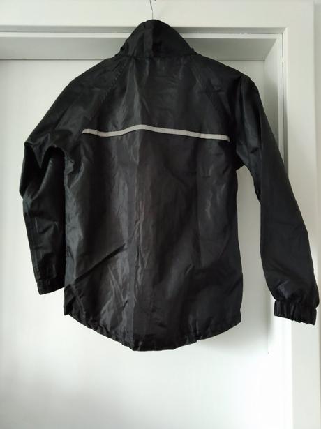 Nepremokavá bunda, 134