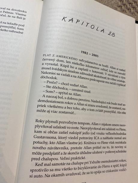 Storočný starček, ktorý vyliezol z okna a zmizol j,