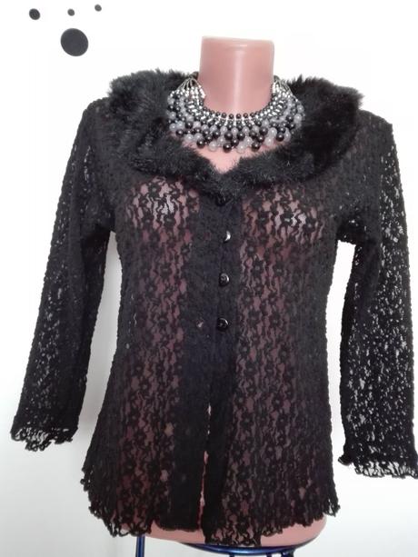 Čierná krajková bluzičká-svetrík s kožušinkou, m