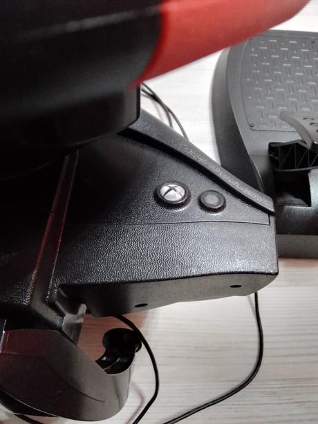 Hv volant thrustmaster ferrari 458 spider (xbox on,