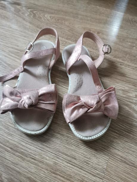 Sandále, 32