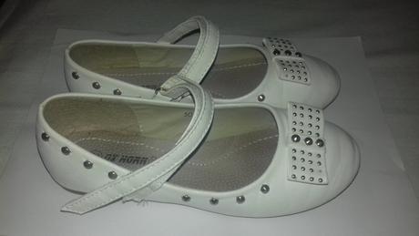 Biele balerínky s cvočkami, 33