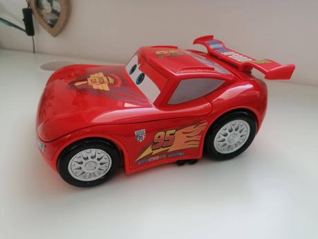 Interaktívni detský počítač z filmu cars 2, 