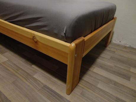 Posteľ + madrac - drevená, jednolôžková, šírka (cm): 90,dĺžka (cm): 200