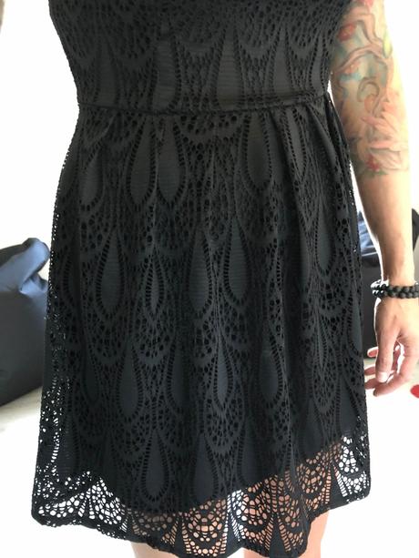 Šaty čierne čipkované, fishbone,s