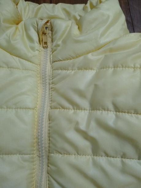 Žltá vetrovka, 158