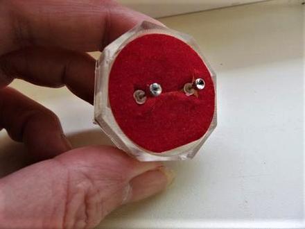 Jemné drobné napichovačky,