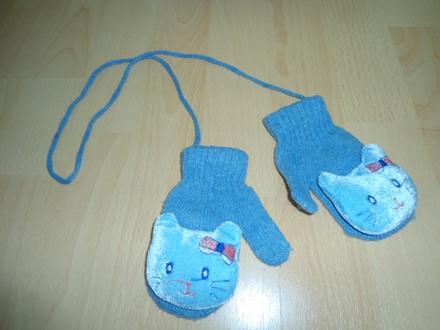 Modre rukavicky macicka, 56