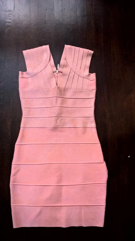 Trblietavé šaty, m