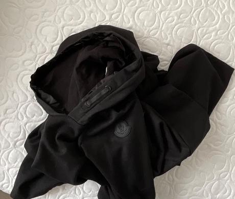 Moncler čierne šaty, 152