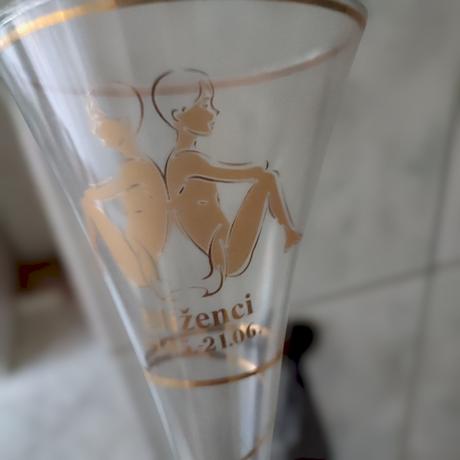 Pohár na šampanské so znamením, 