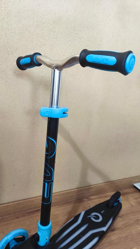 Kolobežka trojkolesová, 