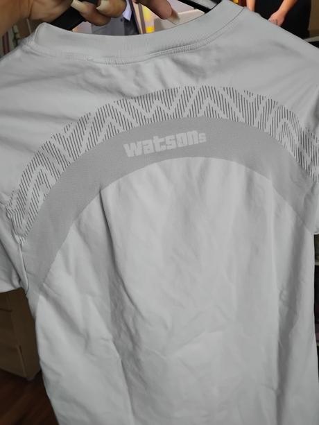 Strhujúce tricko, s