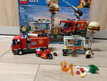Lego city 60214 - zásah hasičov v burgárni,