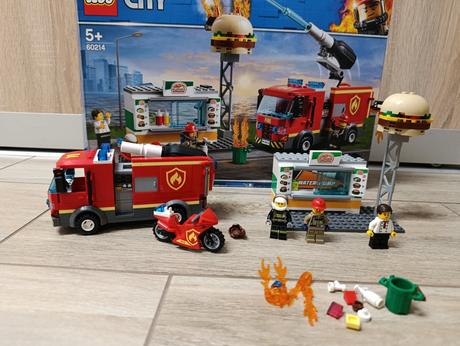 Lego city 60214 - zásah hasičov v burgárni, 