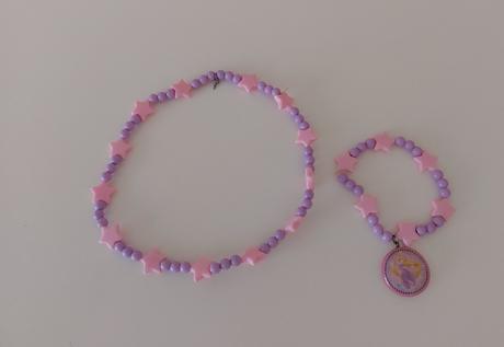 Náhrdelník a náramok, 