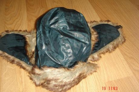 Dámsk zelená športov ušianka imitácia kože, m