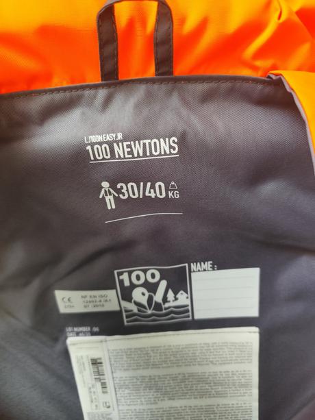 Záchranná vesta decathlon , 30-40 kg, 