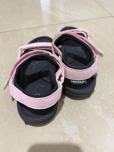 Sandálky, sinsay,31