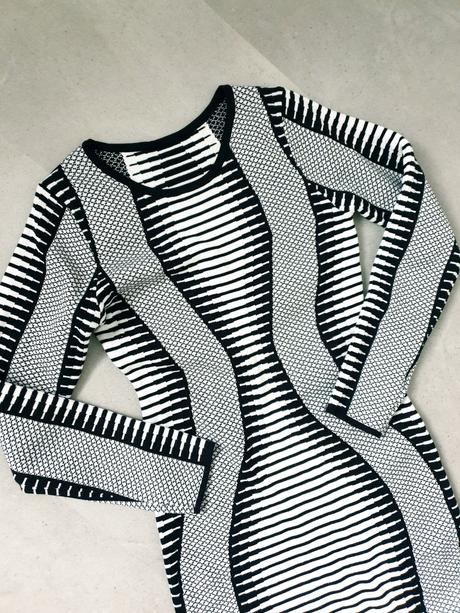 Svetríkové šaty s, s