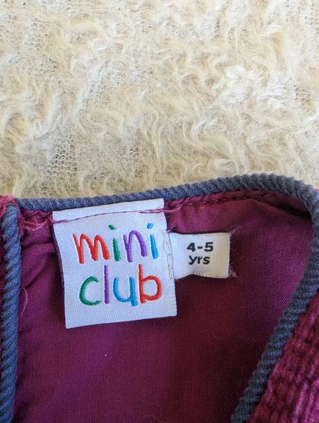 Menčestrové šaty, miniclub,104