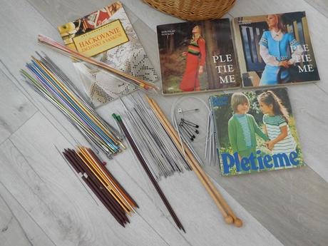 Retro potreby na štrikovanie, 