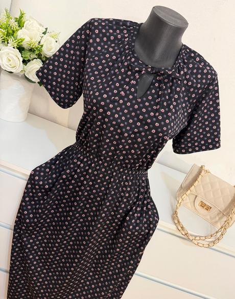 Romantické kvetinové šaty v midi dĺžke, m