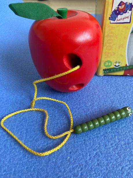 Prešívacie jablko s červíkom, 