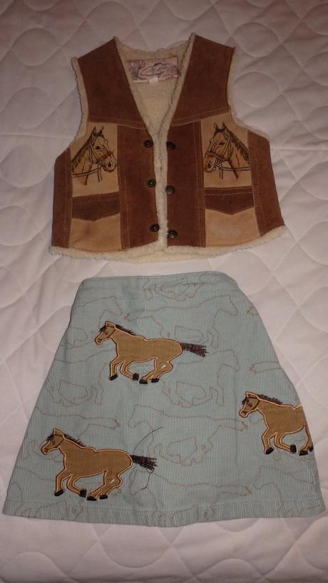 Suknička s koníkmi, 116